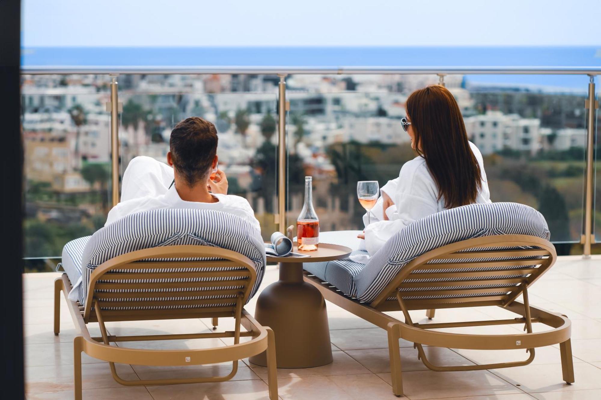 Hotel Wellclub - Wellness Family Experience - Seaview Pafos Zewnętrze zdjęcie