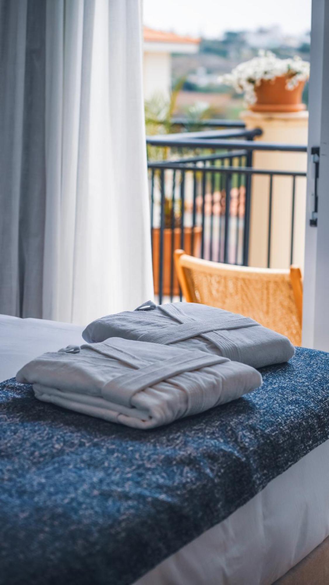 Hotel Wellclub - Wellness Family Experience - Seaview Pafos Zewnętrze zdjęcie